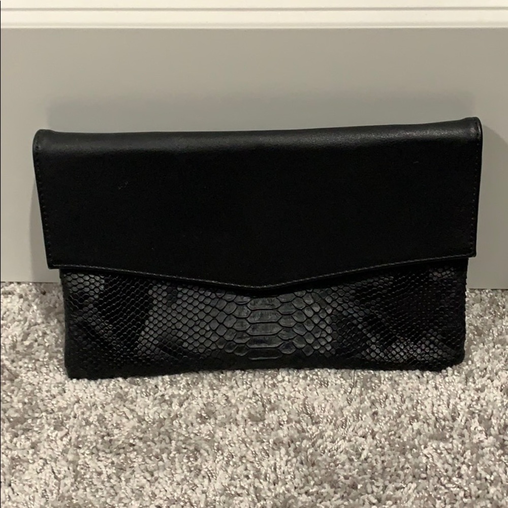 Black clutch